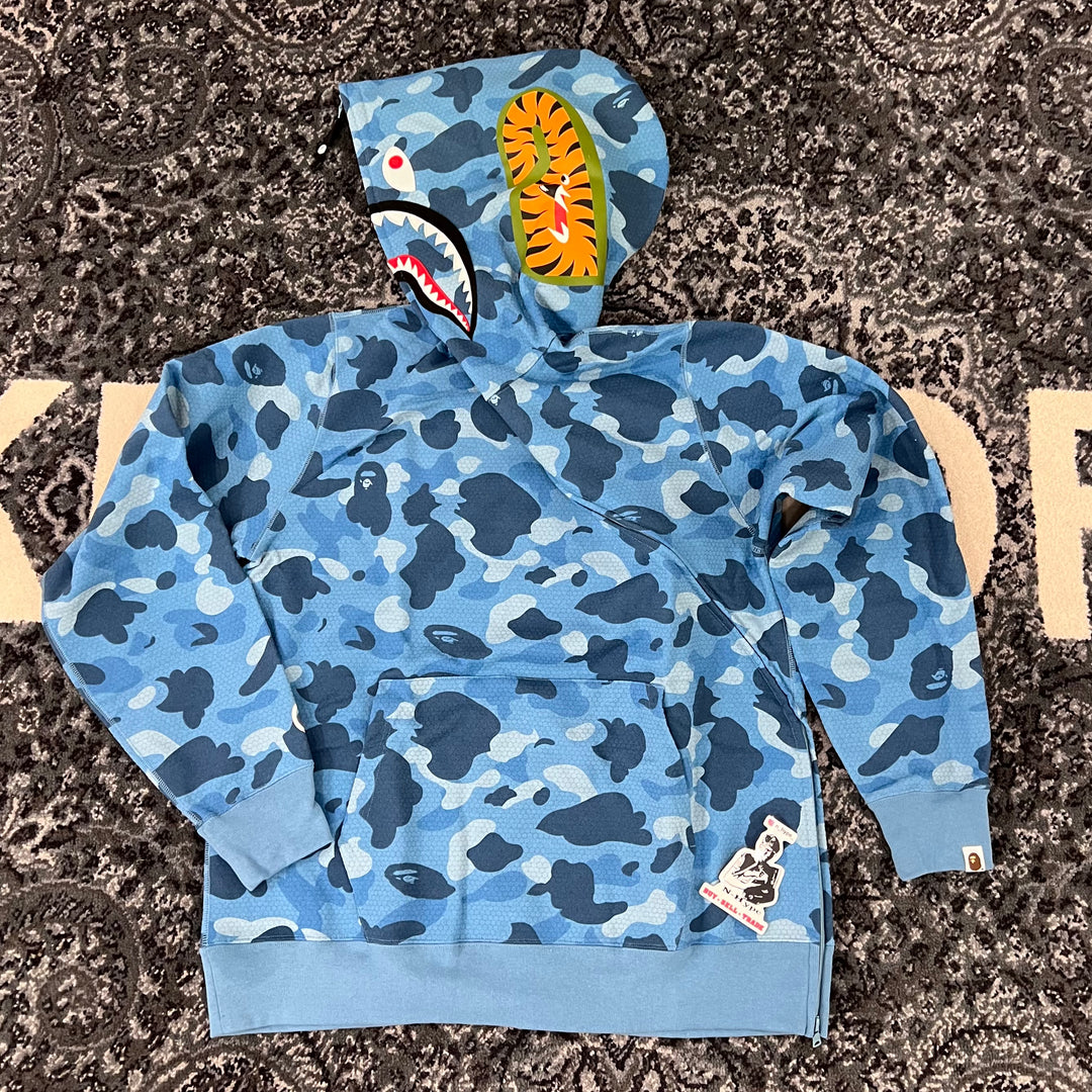 bape-bluza-158snc-1.jpg BAPE Honeycomb Camo Shark Hoodie Blue - obrazek 1