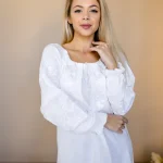 Biała bluzka folk z haftami len
