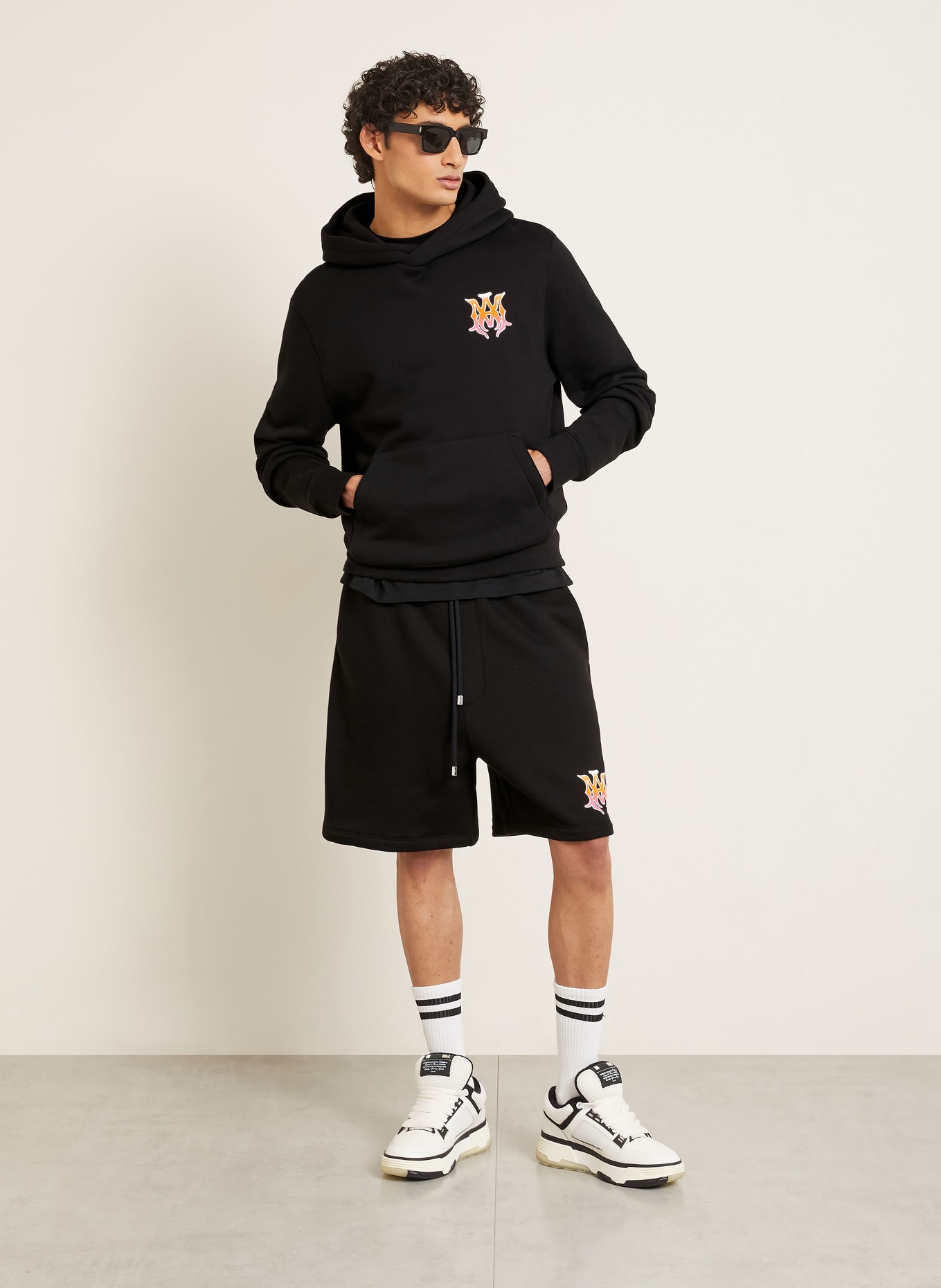 bluza-amiri-776gzg-1.jpg AMIRI Bluza z kapturem kolor czarny / mocnoróżowy / jaskrawy pomarańczowy - obrazek 1