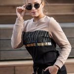 Oryginalna elegancka bluza cappuccino z drukiem PASSAGE