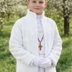 Biała bluza polarowa dla chłopca do Komunii Świętej BKC46