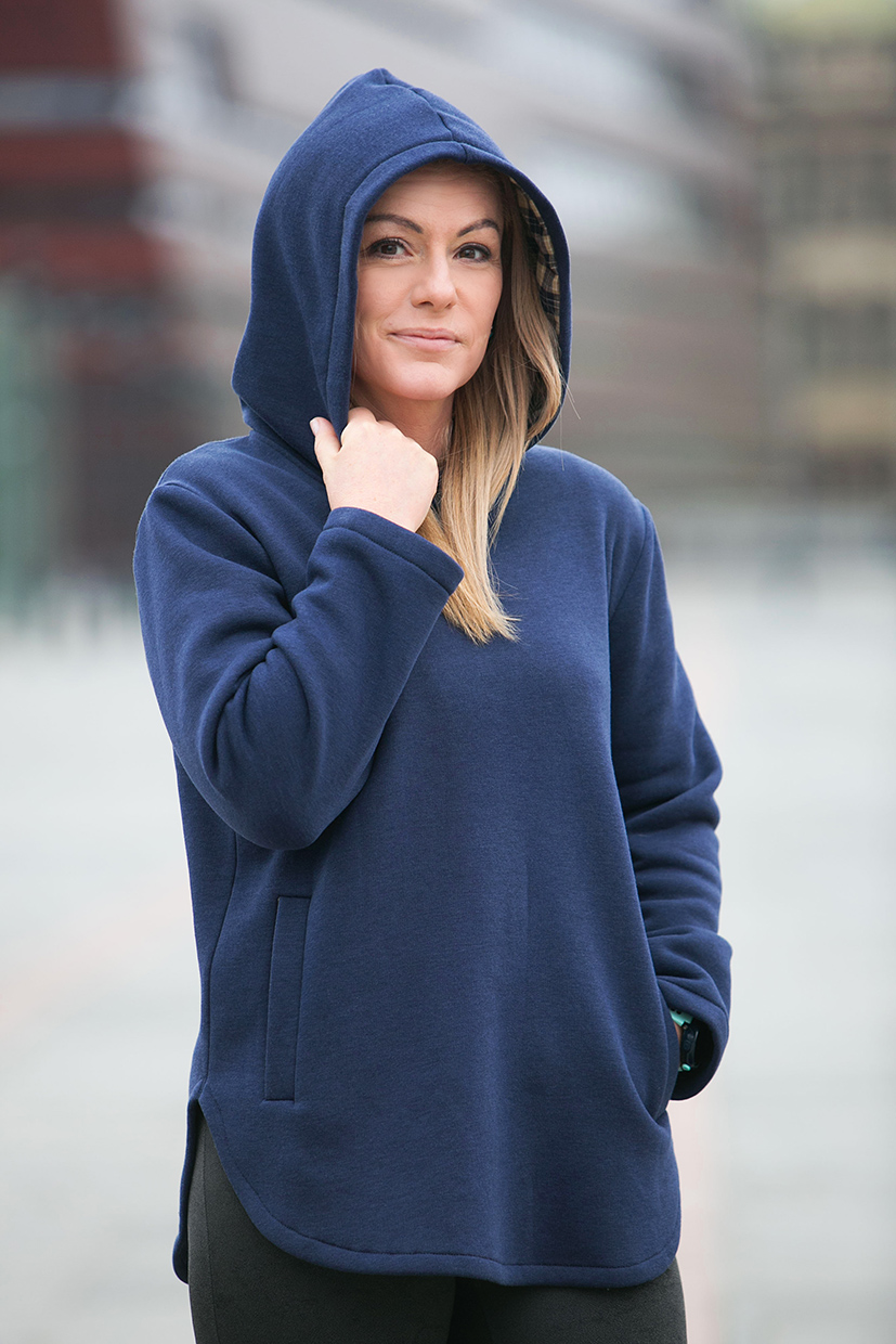 bluza-granatowa-496npb-1.jpg Granatowa bluza z dresówki - obrazek 1