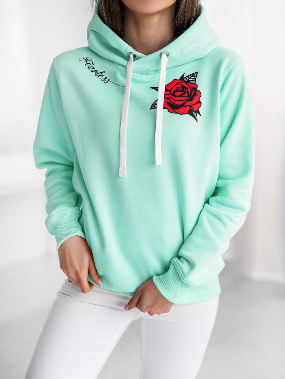 bluza-z-futerkiem-171mxv-1.jpg Miętowa bluza damska z kapturem z różą Fearless Szyta w PL - obrazek 1