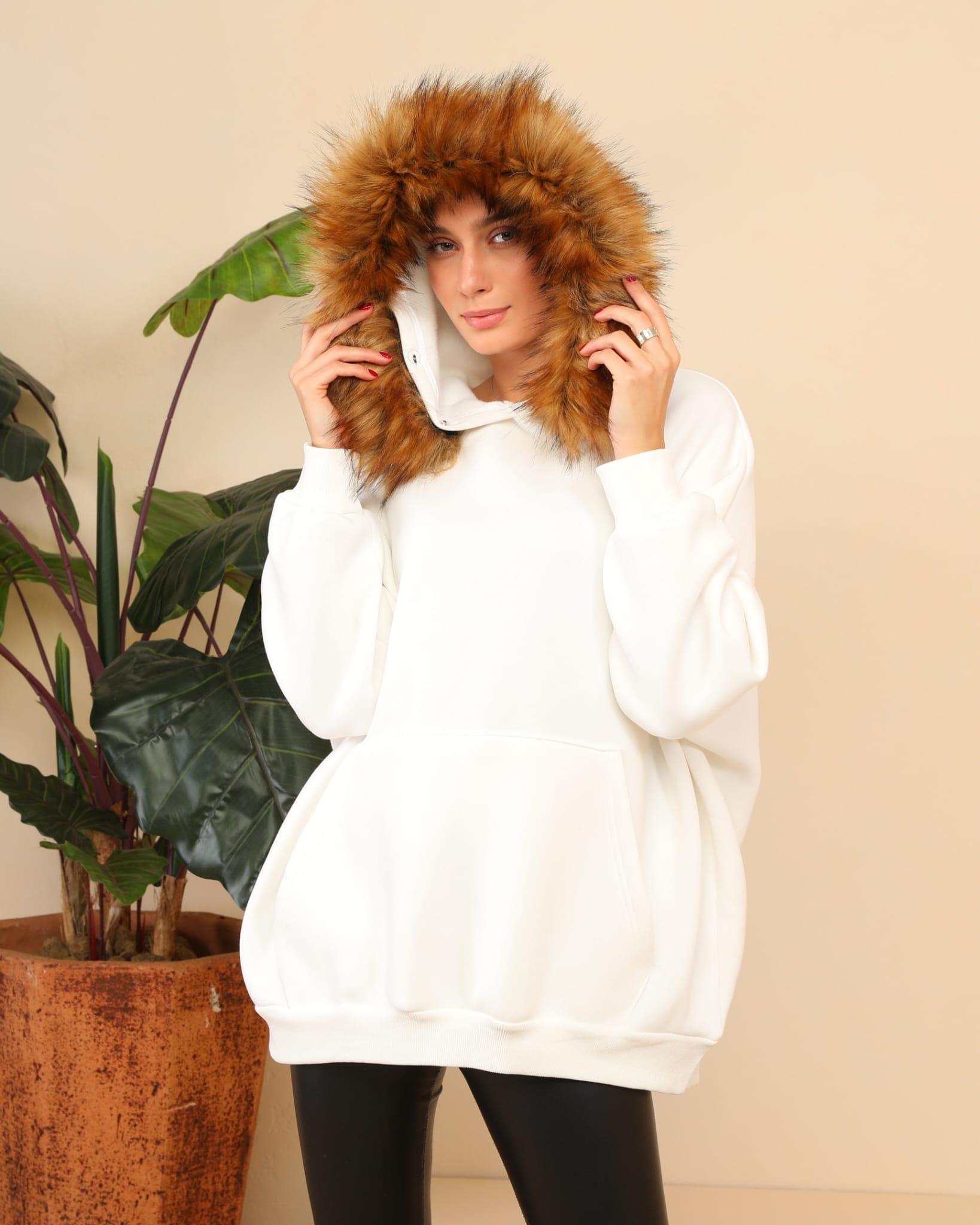 bluza-z-futerkiem-537dlb-1.jpg Bluza Fancy biała z futerkiem biała Femi Love - obrazek 1