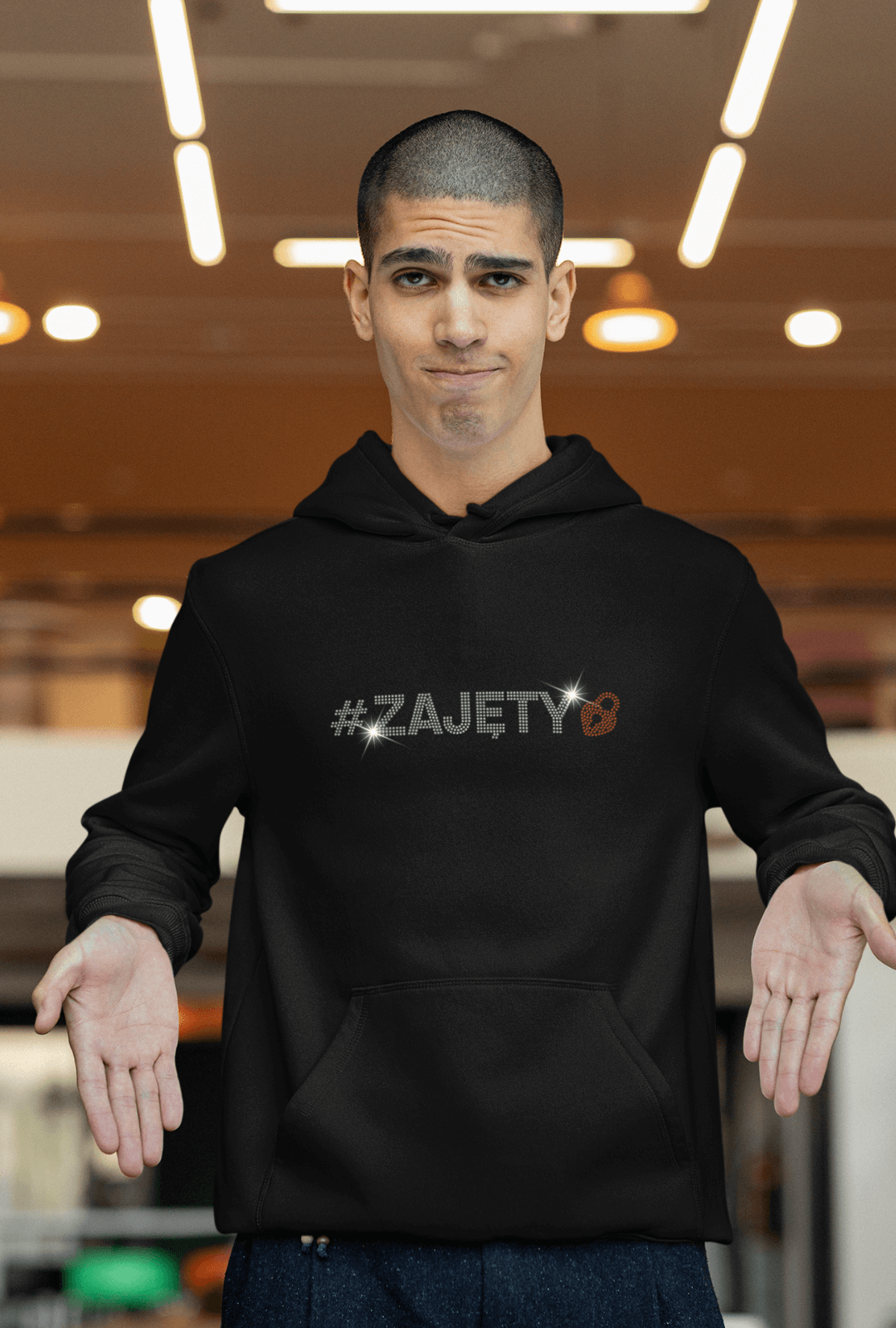 bluza-z-krysztalkami-745fin.png Zajęty bluza męska czarna z kryształkami Zdobienie odzieży - obrazek 1