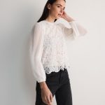 Bluzka z obszernymi rękawami Kolor biały RESERVED YF794 00X