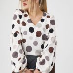 Elegancka bluzka z bufiastymi rękawami PLUS SIZE w groszki 44 52 Plus Size Femimoda.pl