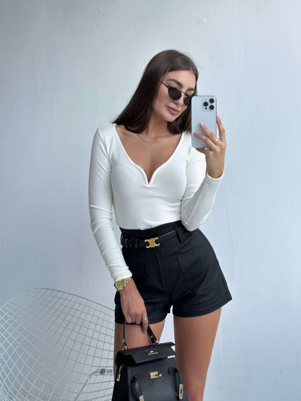 bluzki-z-dekoltem-v-349yqb-1.jpg Gładka damska bluzka z dekoltem V ecru Ferro Boutique - obrazek 1