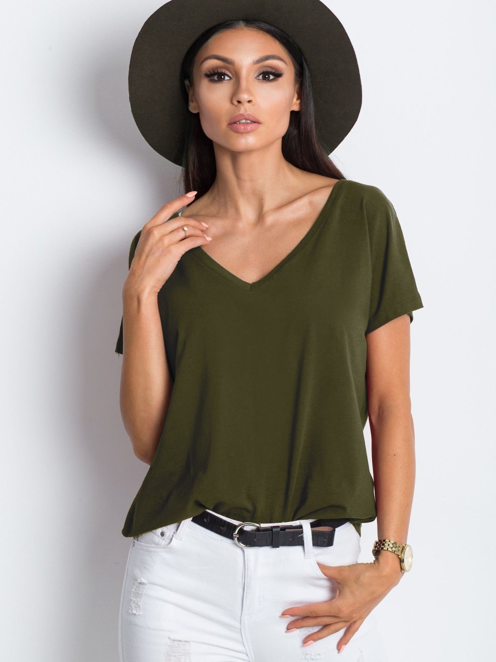 bluzki-z-dekoltem-v-418fdl-1.jpg Bluzka damska w kolorze khaki t shirt basic dekolt w serek v neck luna MALOMA sklep z odzieżą damską, bluzki, t shirty, bluzy, duże rozmiary, plus size - obrazek 1