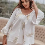 Biała bluzka boho ze złotym nadrukiem i haftem na plecach Sloan