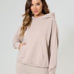 Kremowa bluza Sinsay 681DZ 02J Bluzy damskie myBaze.com
