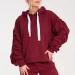 Bluza damska z kapturem Bluza z bufiastymi rękawami Bluza bordowa M1055 rozmiar S Figl.pl