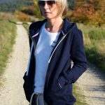 CHLOE rozpinana ciepła bluza z kapturem granatowa Ubrania DecoBazaar