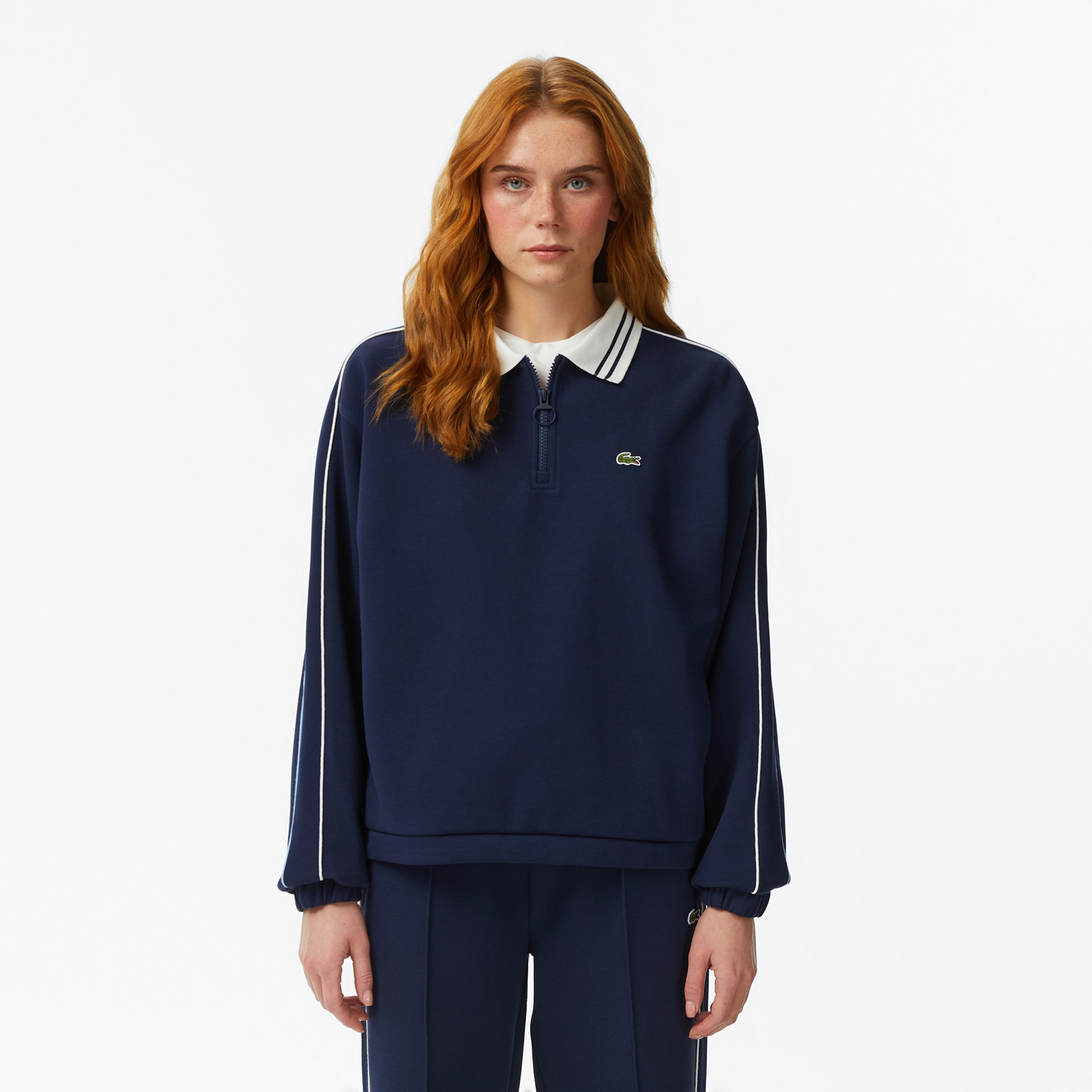 granatowa-bluza-damska-309fjn-1.jpg Bluza damska z kołnierzykiem polo loose fit granatowa SF0608 166 | Lacoste - obrazek 1