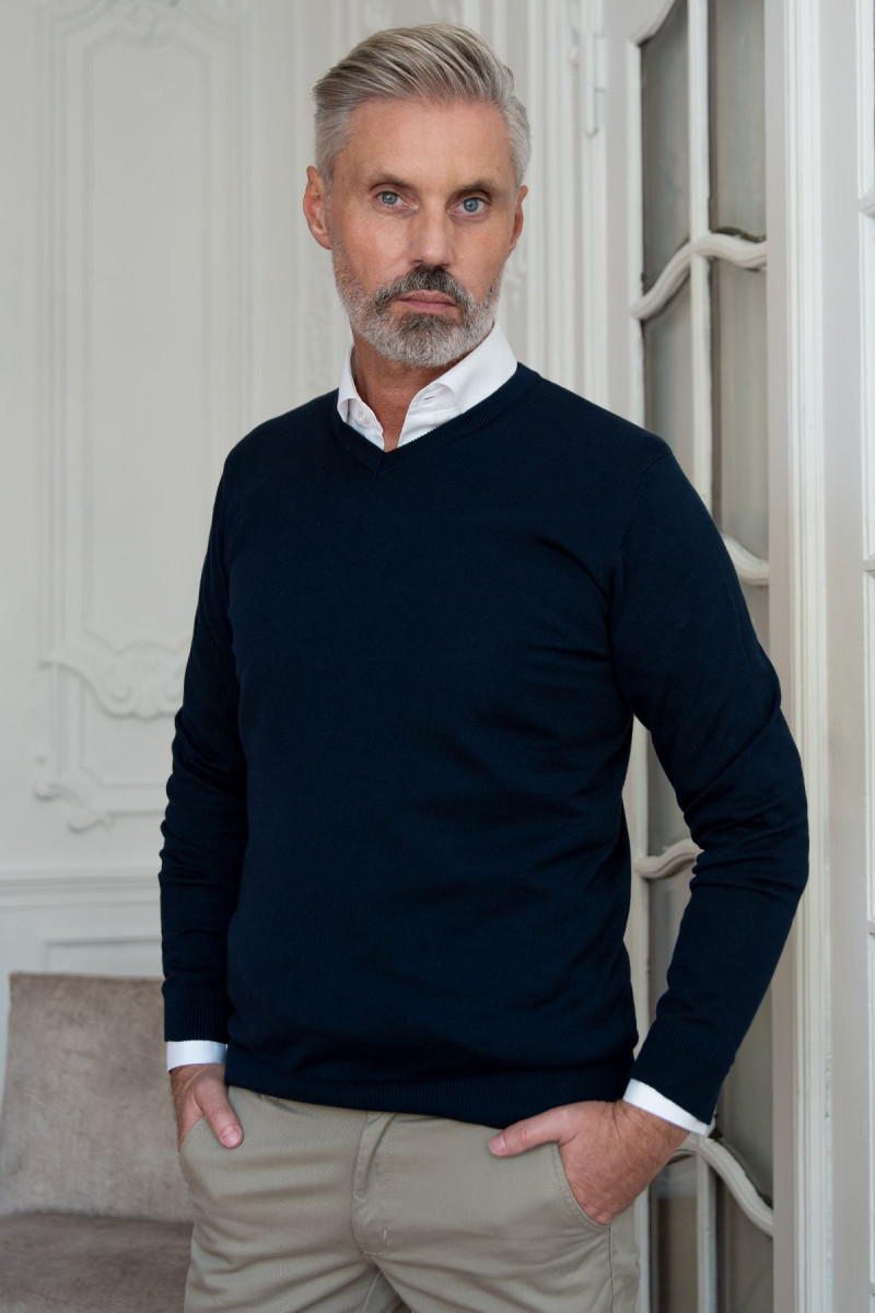 granatowy-sweter-291jjp-1.jpg Granatowy Sweter Męski V neck - obrazek 1