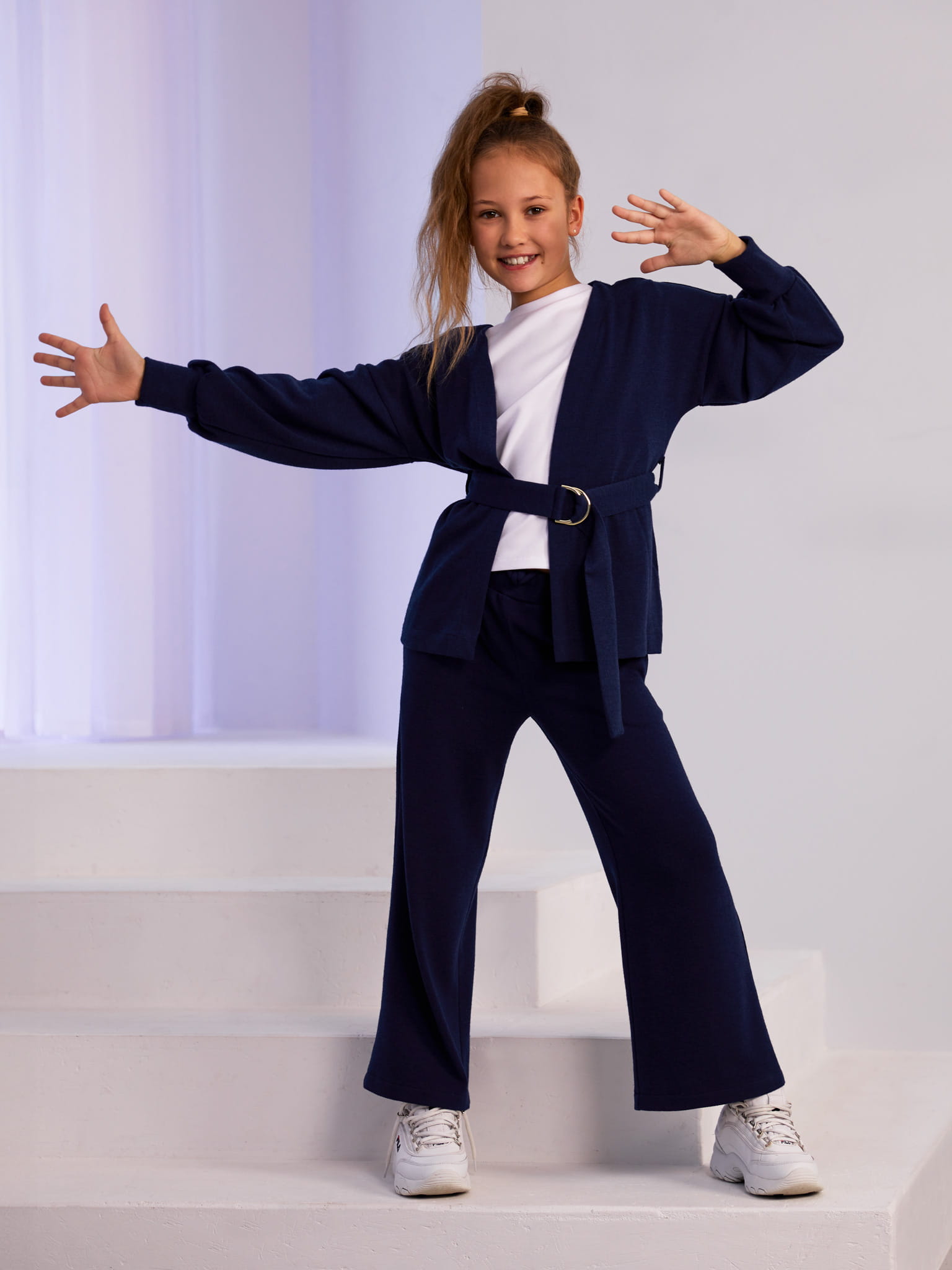 granatowy-sweter-595cux-1.jpg Granatowy sweter z paskiem - obrazek 1