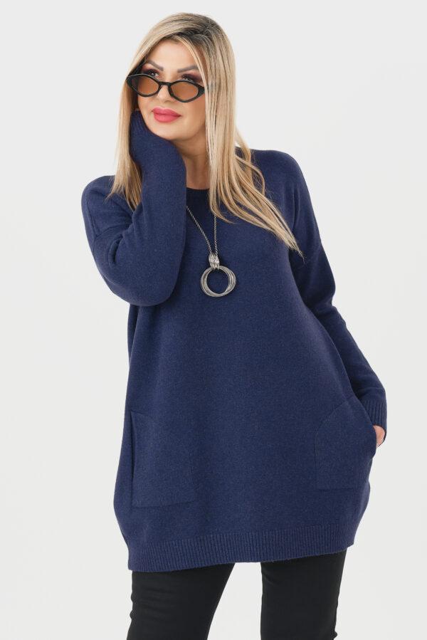 granatowy-sweter-damski-095whw-1.jpg Sweter damski PLUS SIZE z kieszeniami granatowy 44 50 Dla puszystych Femimoda.pl - obrazek 1