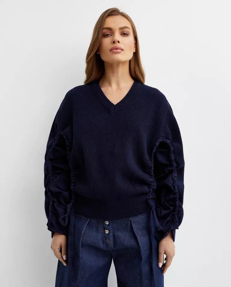 granatowy-sweter-damski-560dxm.webp Damski granatowy sweter w serek JW Anderson | Moliera2.com - obrazek 1