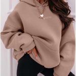 Bluzy jesienne damskie odkryj najnowsze trendy w modzie, stylowe i wygodne modele na chłodniejsze dni dla każdej kobiety.