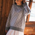 Damski sweter z wełny merino we wzory beskidzkie – BARIBAL BESKIDZKI RWS – Kremowy chabrowy | KOPYTO